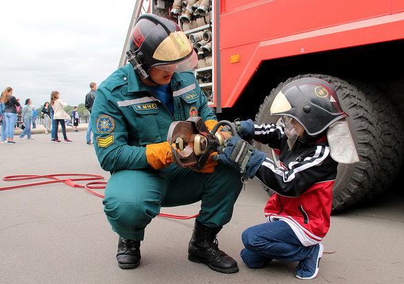 Чтобы каникулы были безопасными — «Семейная программа» (видео+аудио) Чтобы каникулы были безопасными — «Семейная программа» (видео+аудио)