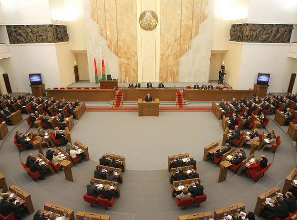 Выборы-2016. Полномочия белорусского парламента - "Актуальный микрофон", 9.09.2016 (видео)