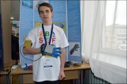 Гомельскі студэнт распрацаваў пальчатку-робат для рэабілітацыі хворых пасля інсульту (аўдыё)
