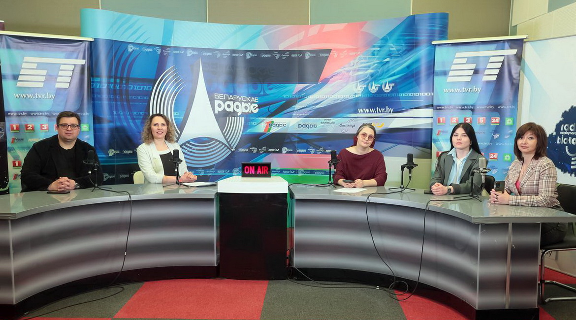 Представители издательского дома «Беларусь посетили с экскурсией Дом радио