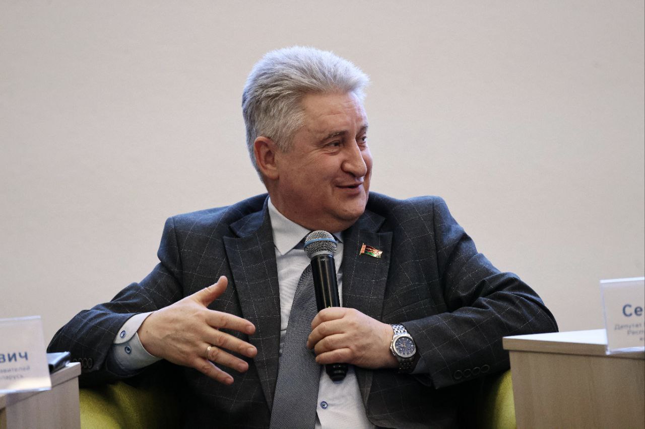 Репортаж: Что обсуждают депутаты с молодежью?