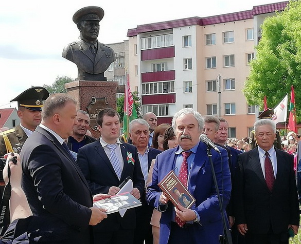 «Роздум. Спалучаныя сяброўствам...» Радыёблог Навума Гальпяровіча (аўдыё) «Роздум. Спалучаныя сяброўствам...» Радыёблог Навума Гальпяровіча (аўдыё)