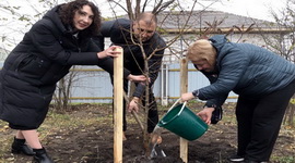 ФОТОФАКТ: АКЦИЯ «САД НАДЕЖДЫ-2023» ПРОХОДИТ В СОЦИАЛЬНЫХ УЧРЕЖДЕНИЯХ ЛУНИНЕЦКОГО РАЙОНА