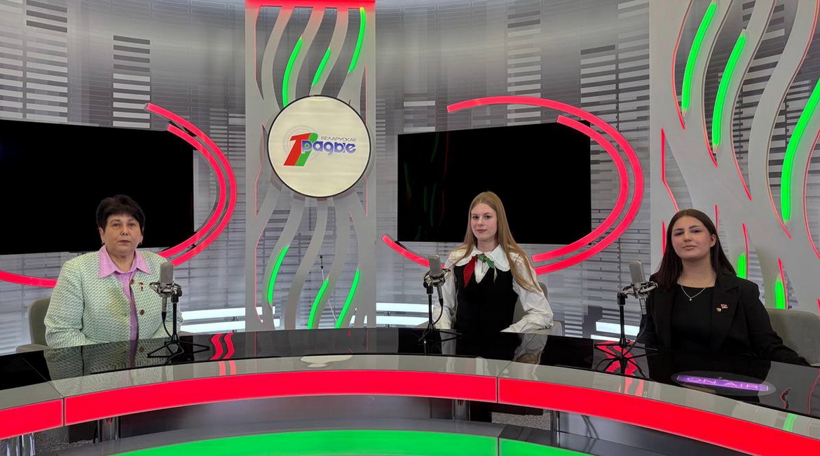 Активисты и патриоты - старшеклассники из Толочина на экскурсии в Доме радио